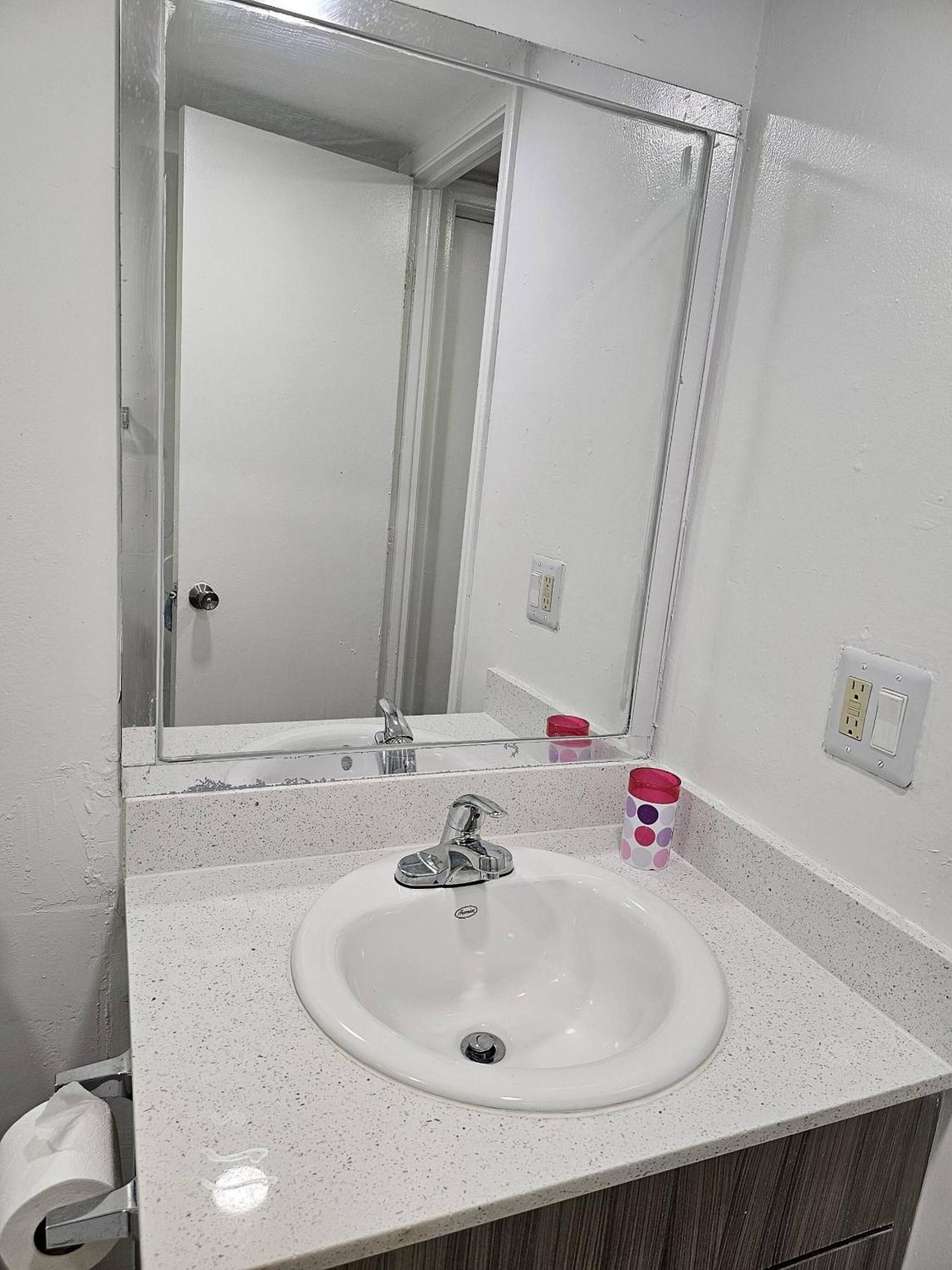 Room In Apartment - The Sample Rd Retreats Pompano Beach Exteriör bild